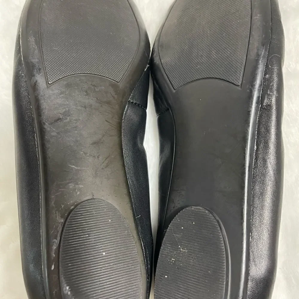 Vaneli black leather flats shoes round toe with a silver tone logo accent SZ9M
